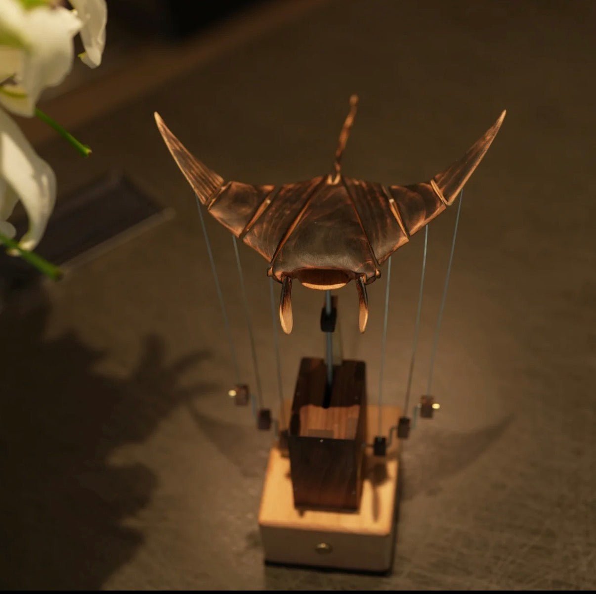 EverWood™ Handcrafted Wooden Manta Ray Automaton - Everwood
